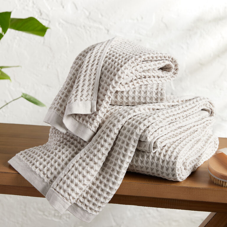 Light Gray Waffle Weave Cotton Bath Towel image number 2