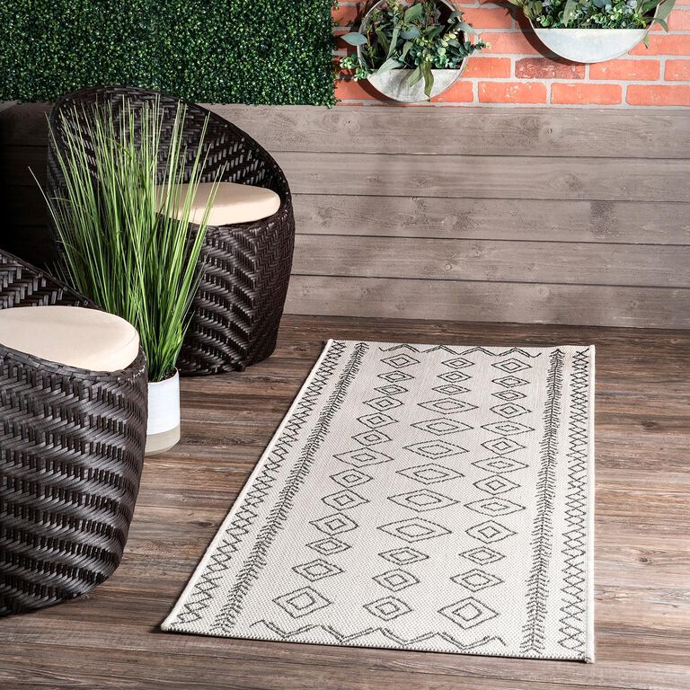 Ivory And Gray Diamond Salma Indoor Outdoor Rug image number 5
