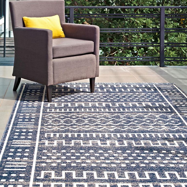 Luxor Navy Blue And White Geo Indoor Outdoor Rug image number 4