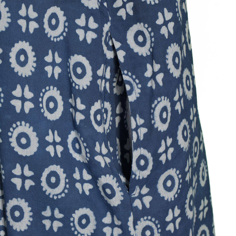 Indigo And White Geo Mixed Print Dress With Pockets image number 3