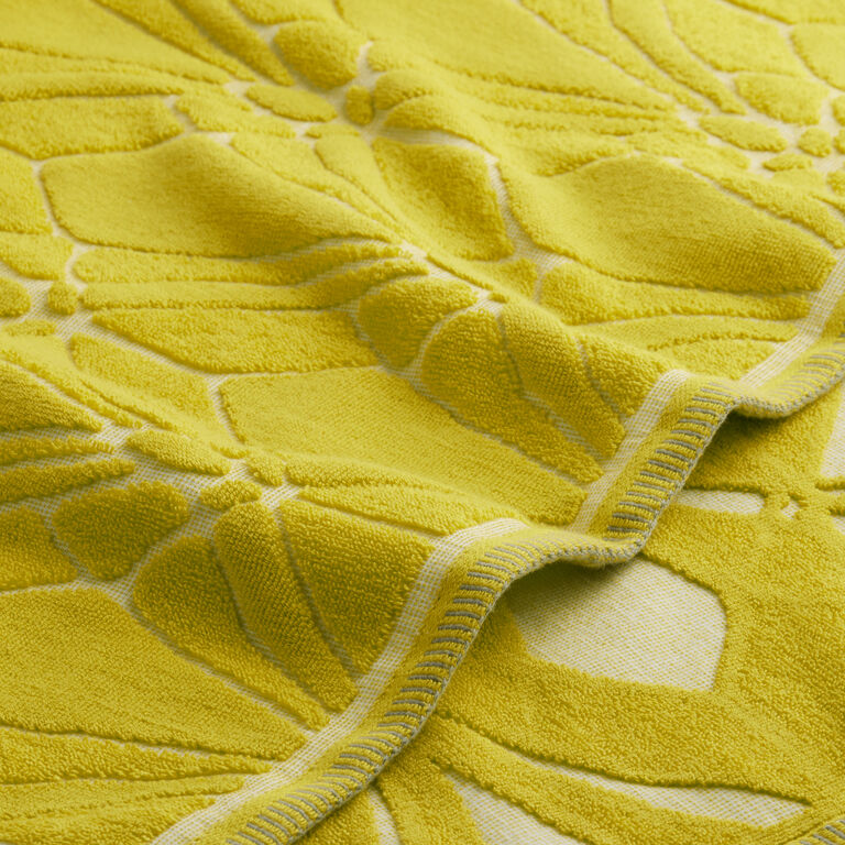 Gable Chartreuse Green Sculpted Leaf Bath Towel image number 4