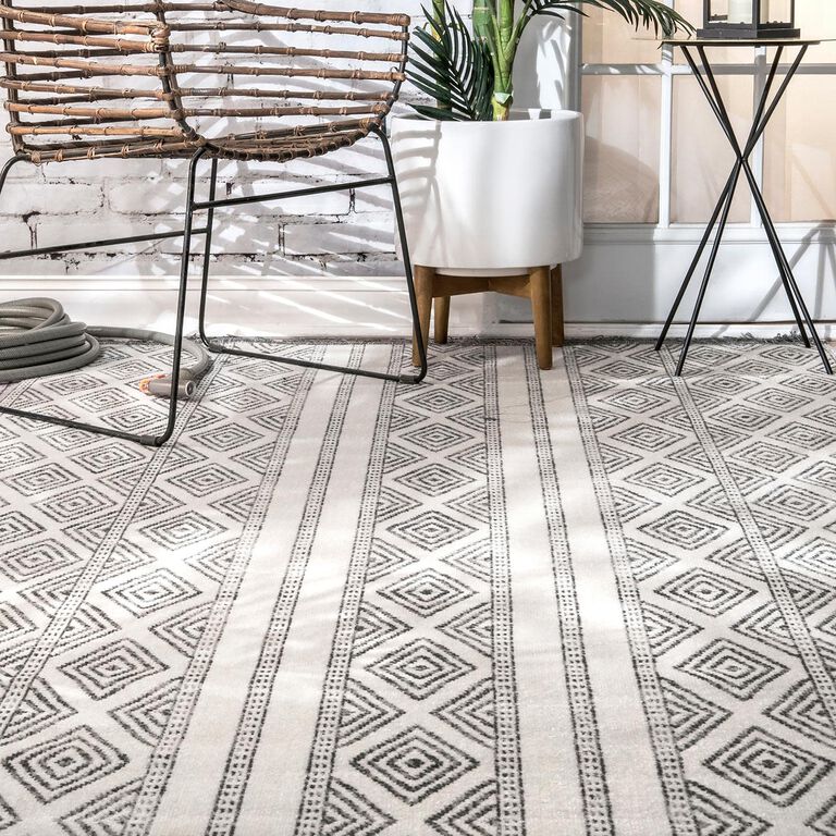 Cairo Gray And Ivory Lattice Stripe Indoor Outdoor Rug image number 4