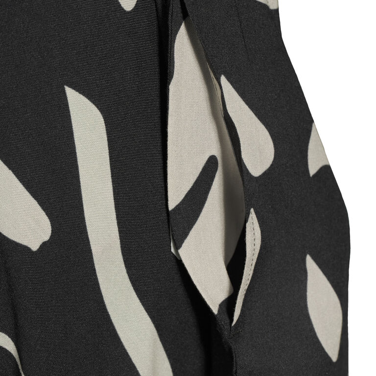 Goa Black And White Abstract Shapes Jumpsuit With Pockets image number 3
