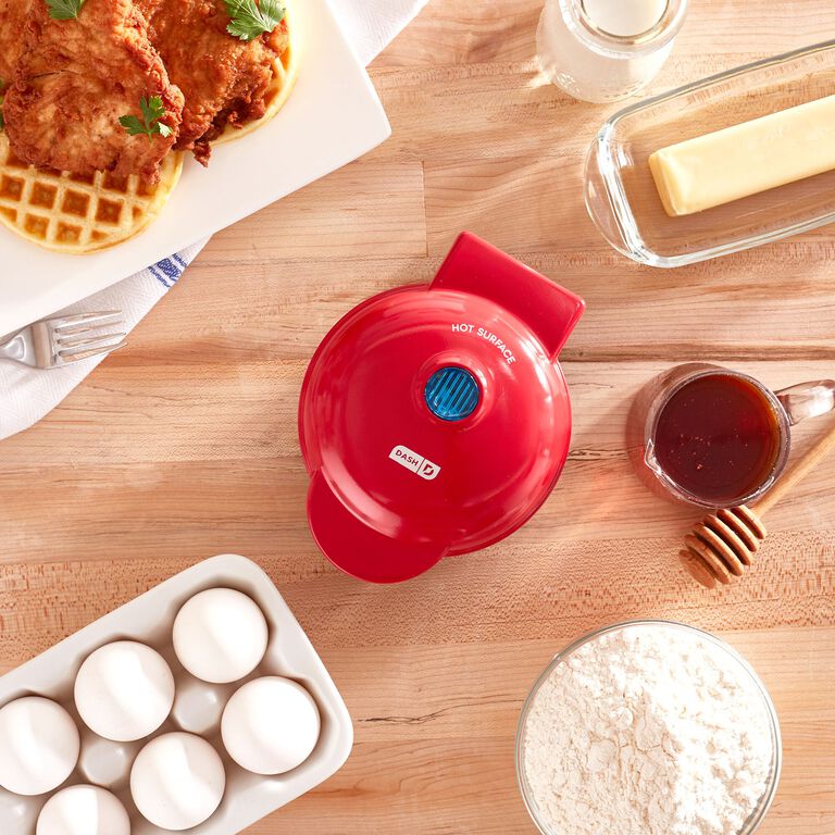 Dash Red Mini Nonstick Waffle Maker image number 7