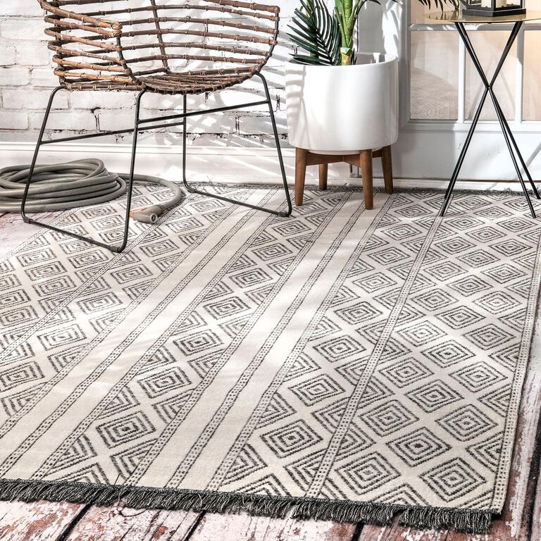 Cairo Gray And Ivory Lattice Stripe Indoor Outdoor Rug image number 3