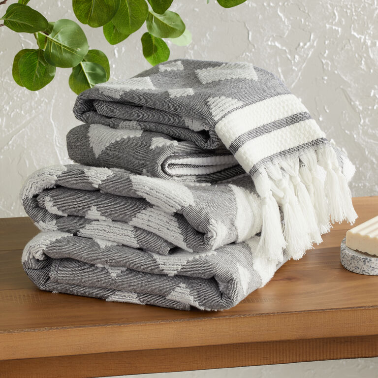 HAILEY SCULPTED HAND TOWEL COLLECTION image number 1